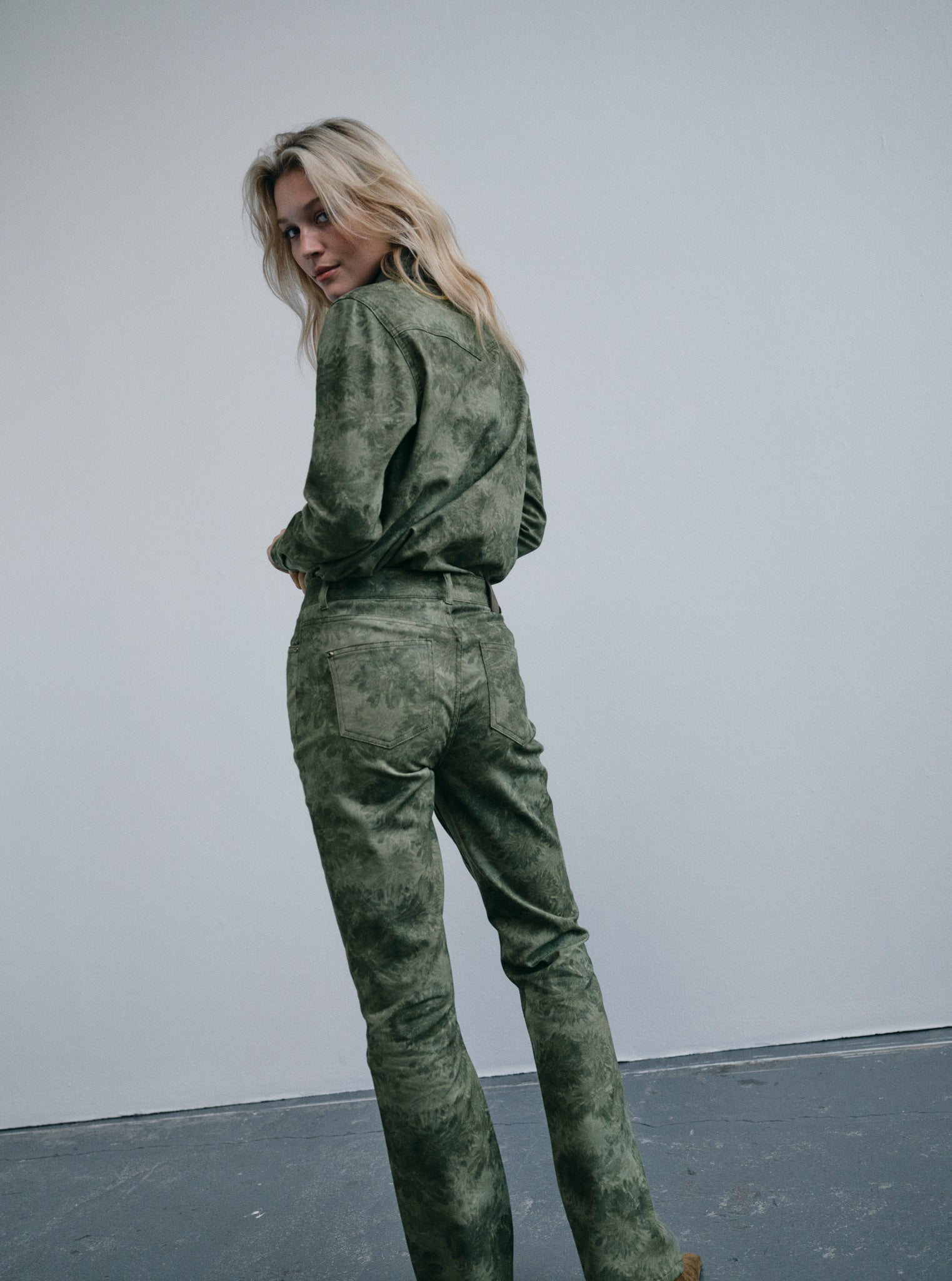 Modelshot / Olive Night / Detail